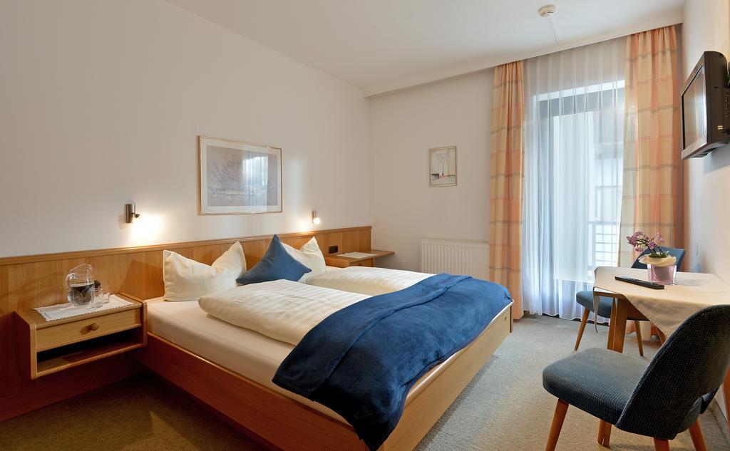 Hotel Garni Jennewein Mayrhofen Quarto foto