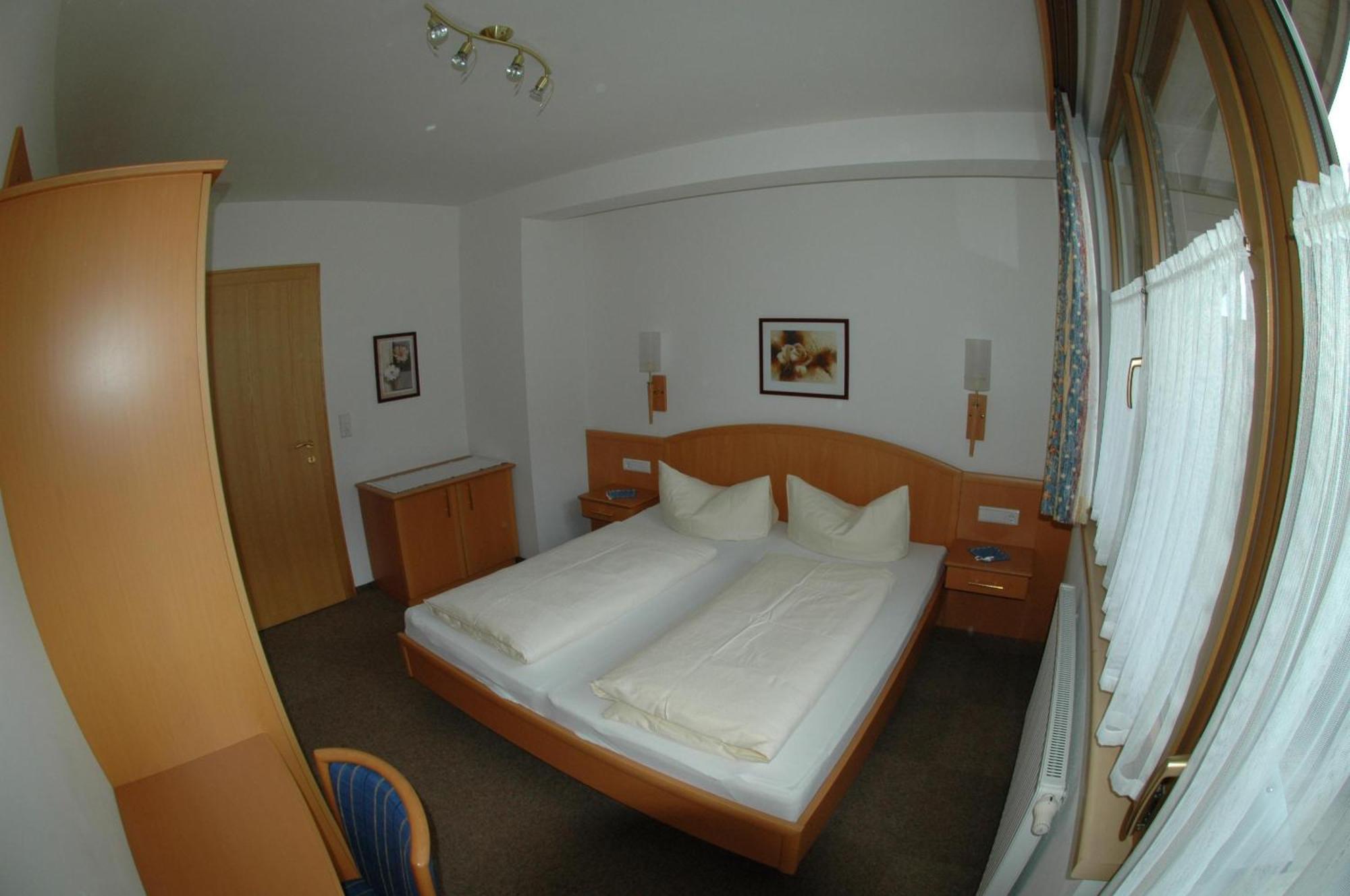 Hotel Garni Jennewein Mayrhofen Quarto foto