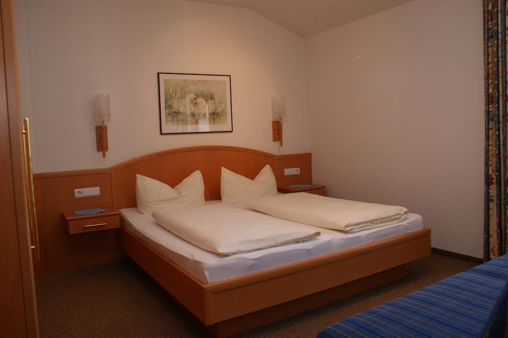Hotel Garni Jennewein Mayrhofen Quarto foto